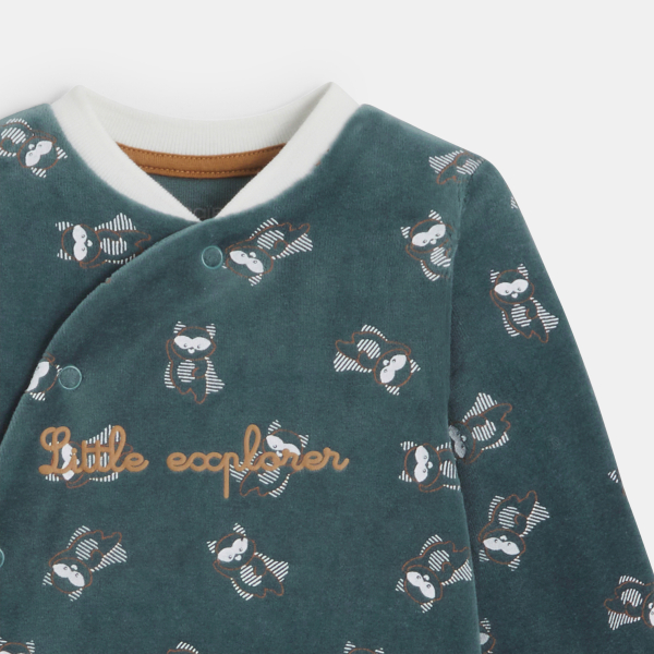 بدلة نوم مخملية باللون الأخضر للأولاد الصغار